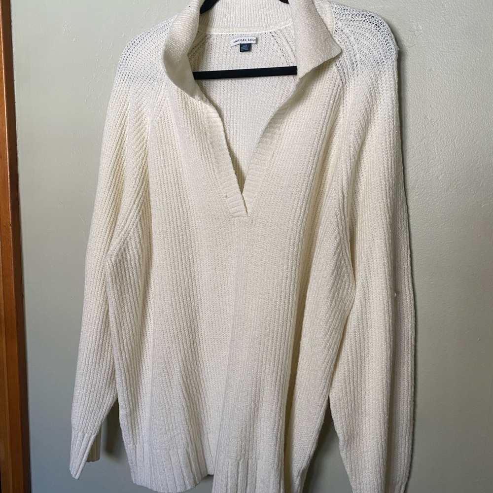 American Eagle Outfitters Cream V-Neck Sweater Soft and Cozy